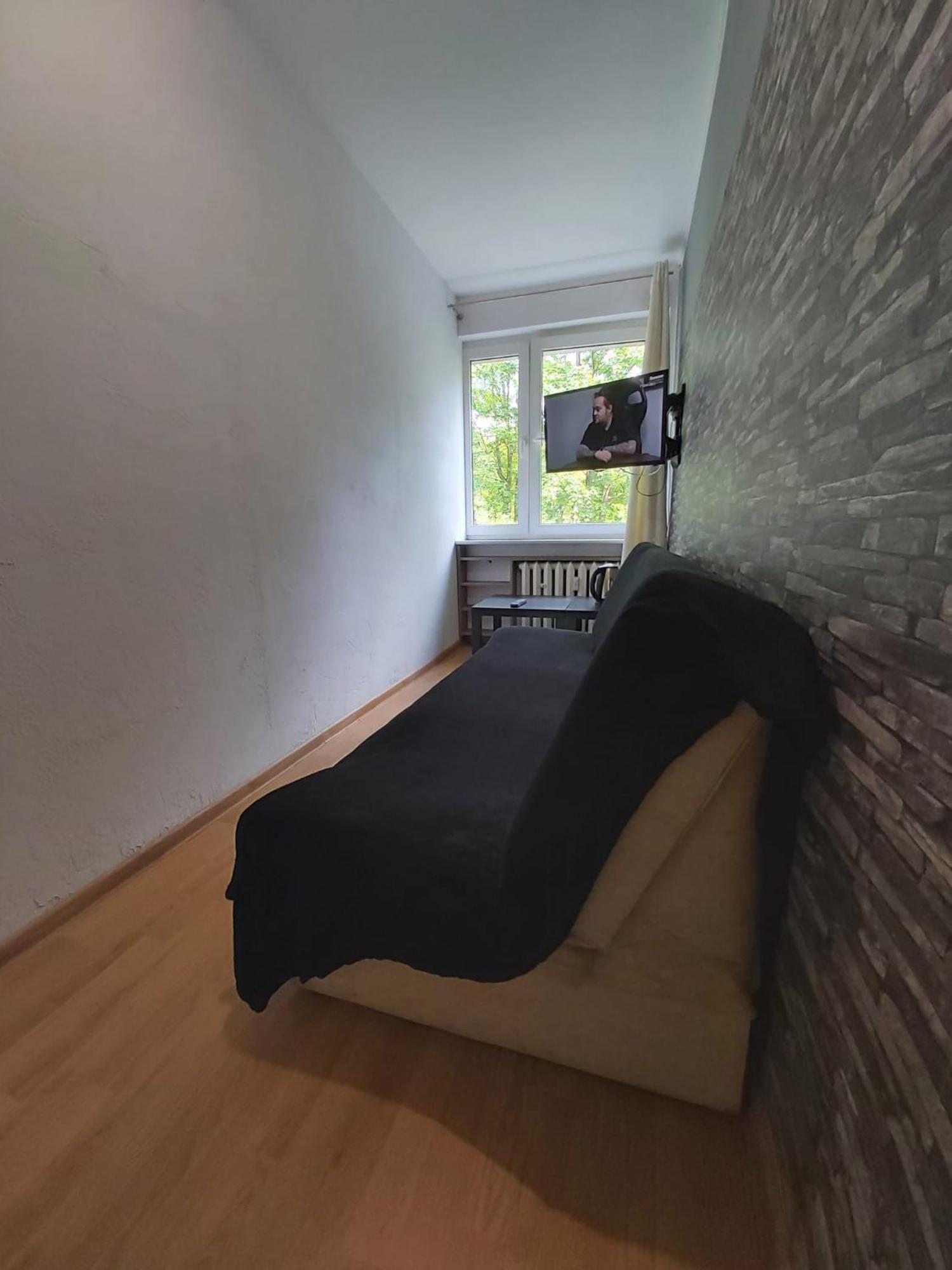 2050 Zwyciestwa 23 - Tanie Pokoje - Samodzielne Zameldowanie - Self Check In Poznan Luaran gambar